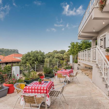 Domus Lukas Apartments Marathiás エクステリア 写真