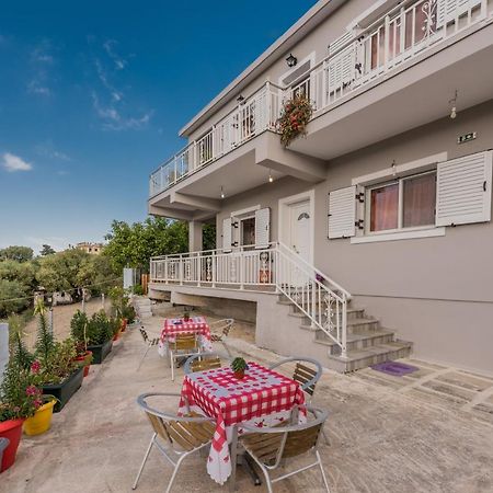 Domus Lukas Apartments Marathiás エクステリア 写真