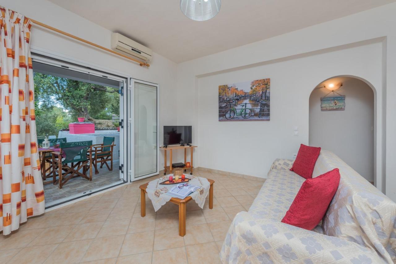 Domus Lukas Apartments Marathiás エクステリア 写真