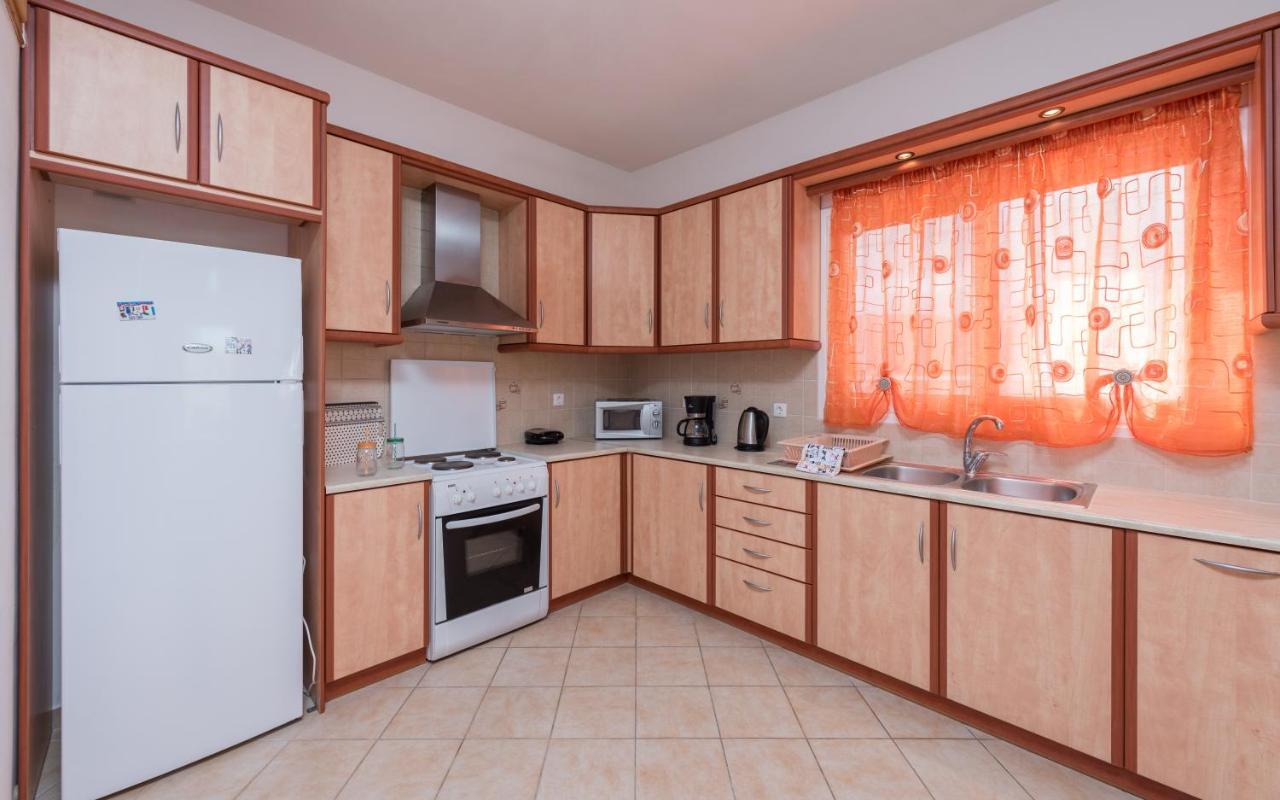 Domus Lukas Apartments Marathiás エクステリア 写真