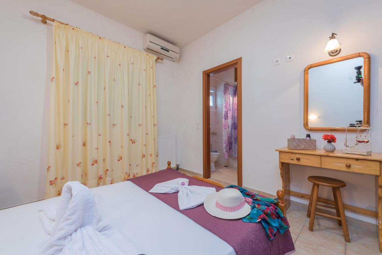 Domus Lukas Apartments Marathiás エクステリア 写真