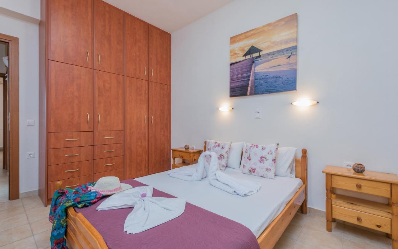 Domus Lukas Apartments Marathiás エクステリア 写真