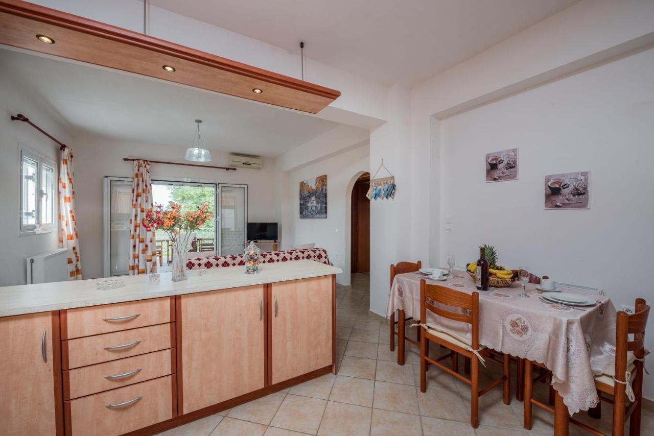 Domus Lukas Apartments Marathiás エクステリア 写真