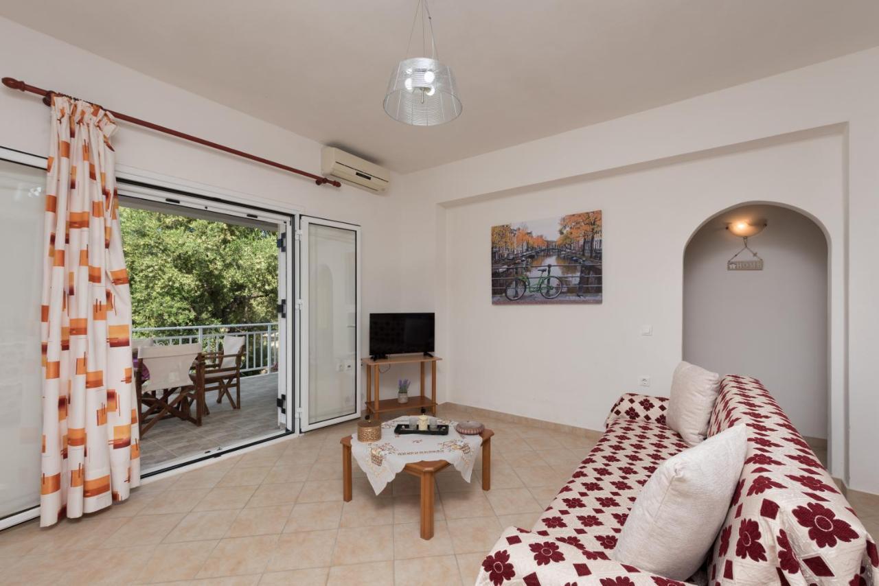 Domus Lukas Apartments Marathiás エクステリア 写真